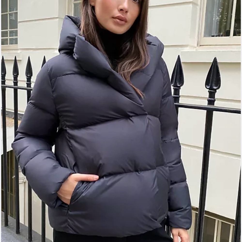 Aritzia Babaton Duvet Black Short Puffer Jacket Size Small
